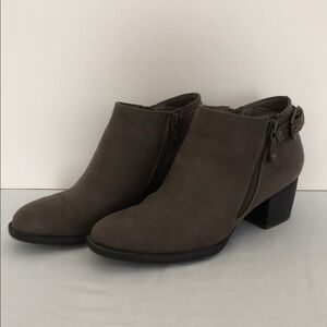 White Mountain Brown Ankle Boots
